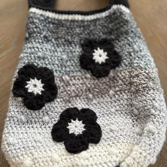 Crocheted Shoulder Bag Purse Black White Gray Rosettes Could Be Handmade - Picture 3 of 8